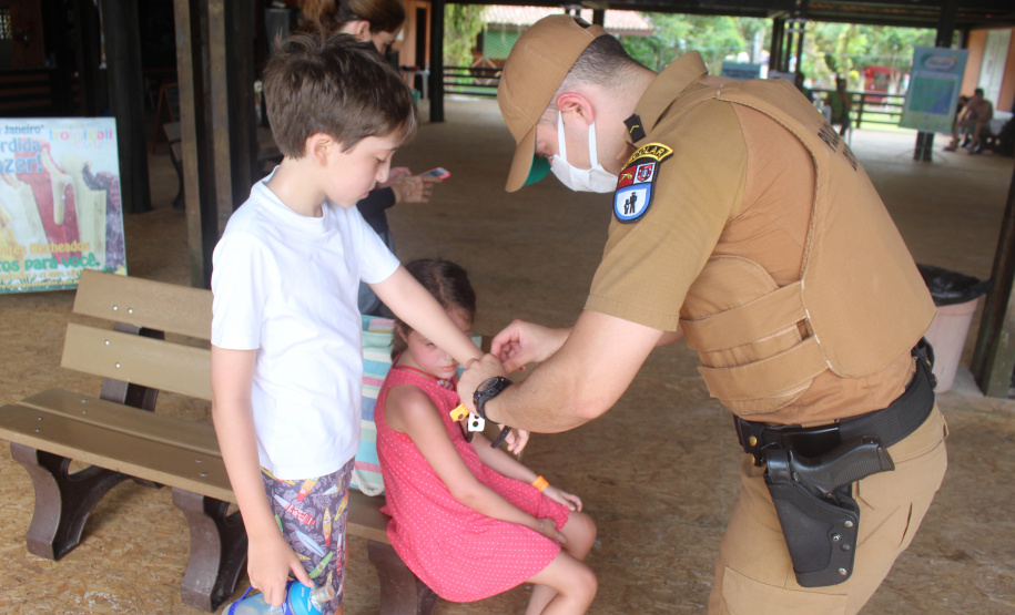 Comerciantes e turistas aprovam policiamento preventivo na Ilha do Mel  -  Curitiba, 24/02/2021  -  Foto: Divulgação PMPR