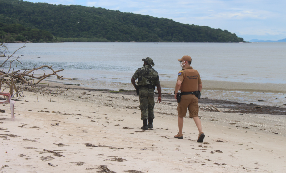 Comerciantes e turistas aprovam policiamento preventivo na Ilha do Mel  -  Curitiba, 24/02/2021  -  Foto: Divulgação PMPR