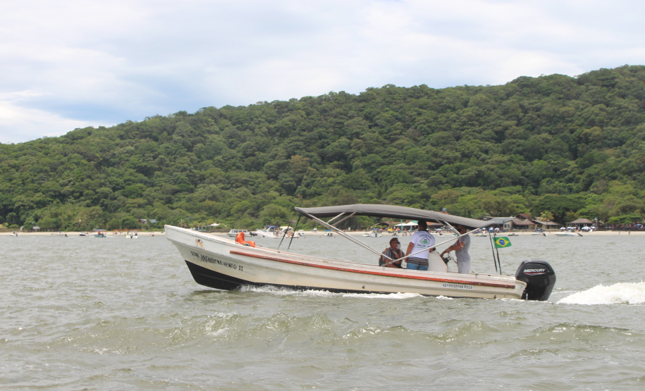 Comerciantes e turistas aprovam policiamento preventivo na Ilha do Mel  -  Curitiba, 24/02/2021  -  Foto: Divulgação PMPR
