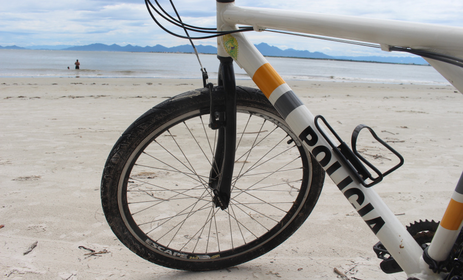 Comerciantes e turistas aprovam policiamento preventivo na Ilha do Mel  -  Curitiba, 24/02/2021  -  Foto: Divulgação PMPR