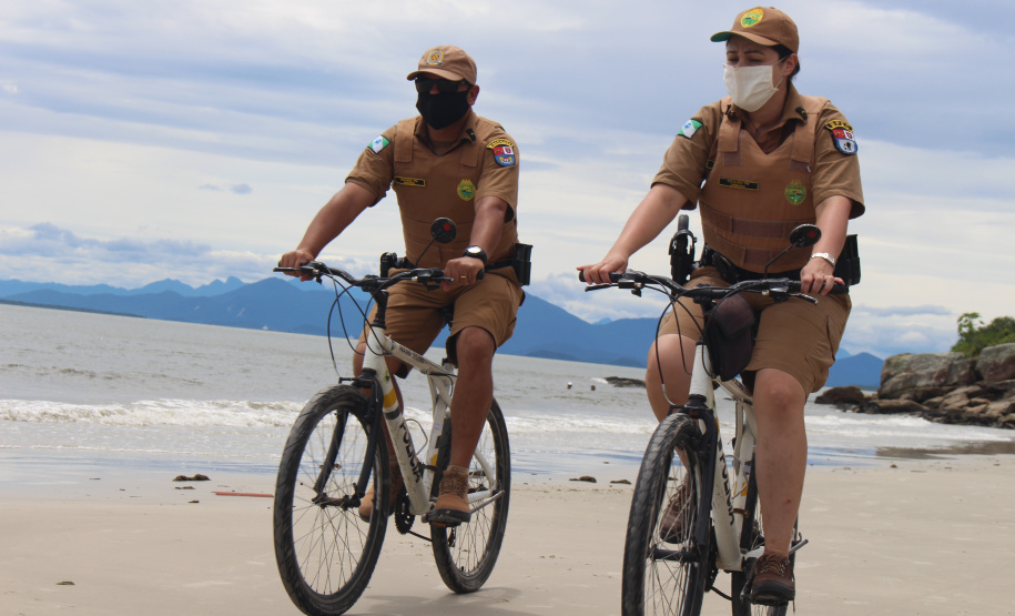 Comerciantes e turistas aprovam policiamento preventivo na Ilha do Mel  -  Curitiba, 24/02/2021  -  Foto: Divulgação PMPR