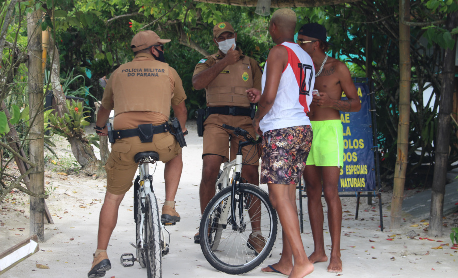Comerciantes e turistas aprovam policiamento preventivo na Ilha do Mel  -  Curitiba, 24/02/2021  -  Foto: Divulgação PMPR