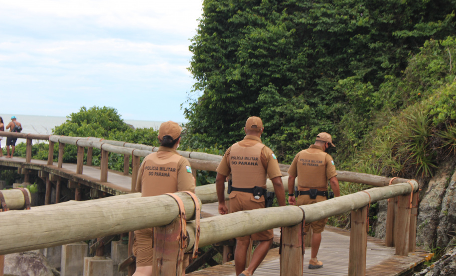 Comerciantes e turistas aprovam policiamento preventivo na Ilha do Mel  -  Curitiba, 24/02/2021  -  Foto: Divulgação PMPR