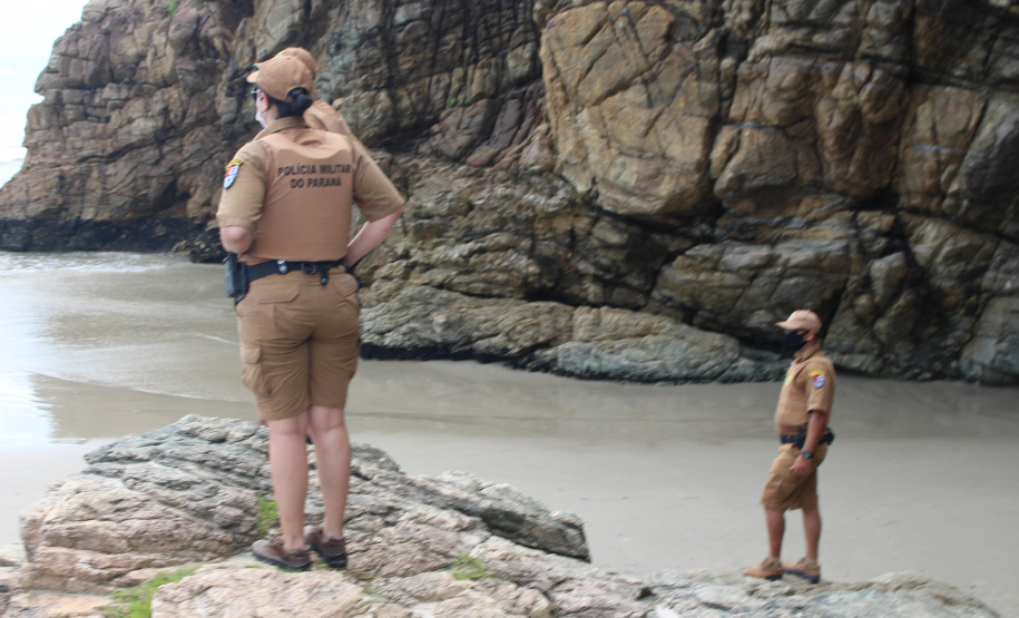 Comerciantes e turistas aprovam policiamento preventivo na Ilha do Mel  -  Curitiba, 24/02/2021  -  Foto: Divulgação PMPR