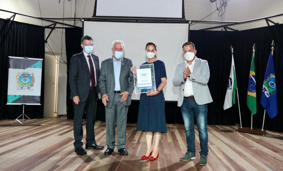 O município de São José dos Pinhais será mais uma cidade-polo da agência do Governo do Estado de promoção e prospecção de novos negócios e investimentos. Termo de cooperação entre a Invest Paraná e o município foi assinado nesta quarta-feira (24).