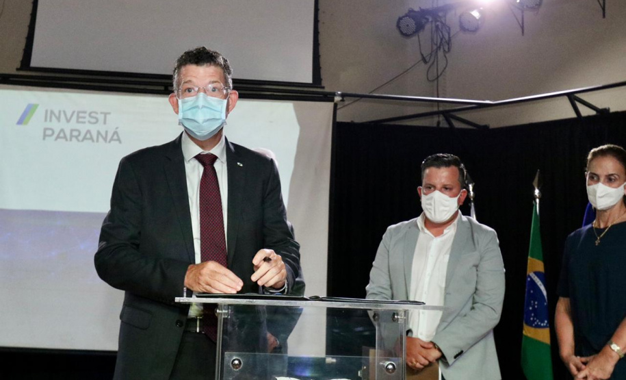 O município de São José dos Pinhais será mais uma cidade-polo da agência do Governo do Estado de promoção e prospecção de novos negócios e investimentos. Termo de cooperação entre a Invest Paraná e o município foi assinado nesta quarta-feira (24).