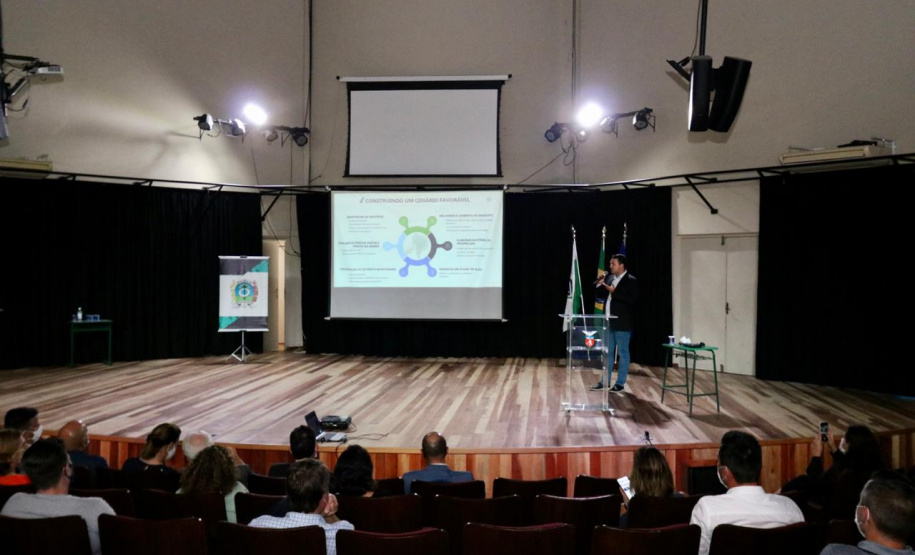 O município de São José dos Pinhais será mais uma cidade-polo da agência do Governo do Estado de promoção e prospecção de novos negócios e investimentos. Termo de cooperação entre a Invest Paraná e o município foi assinado nesta quarta-feira (24).