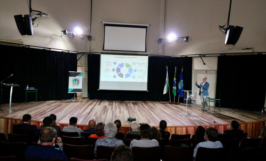 O município de São José dos Pinhais será mais uma cidade-polo da agência do Governo do Estado de promoção e prospecção de novos negócios e investimentos. Termo de cooperação entre a Invest Paraná e o município foi assinado nesta quarta-feira (24).