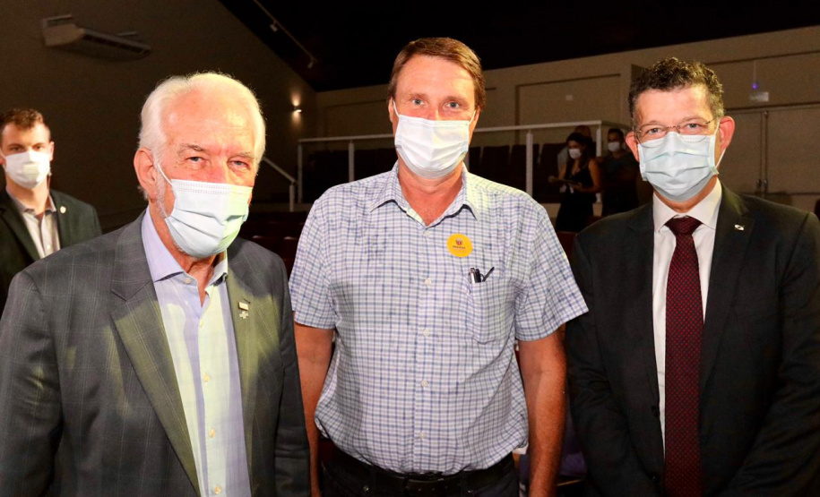 O município de São José dos Pinhais será mais uma cidade-polo da agência do Governo do Estado de promoção e prospecção de novos negócios e investimentos. Termo de cooperação entre a Invest Paraná e o município foi assinado nesta quarta-feira (24).