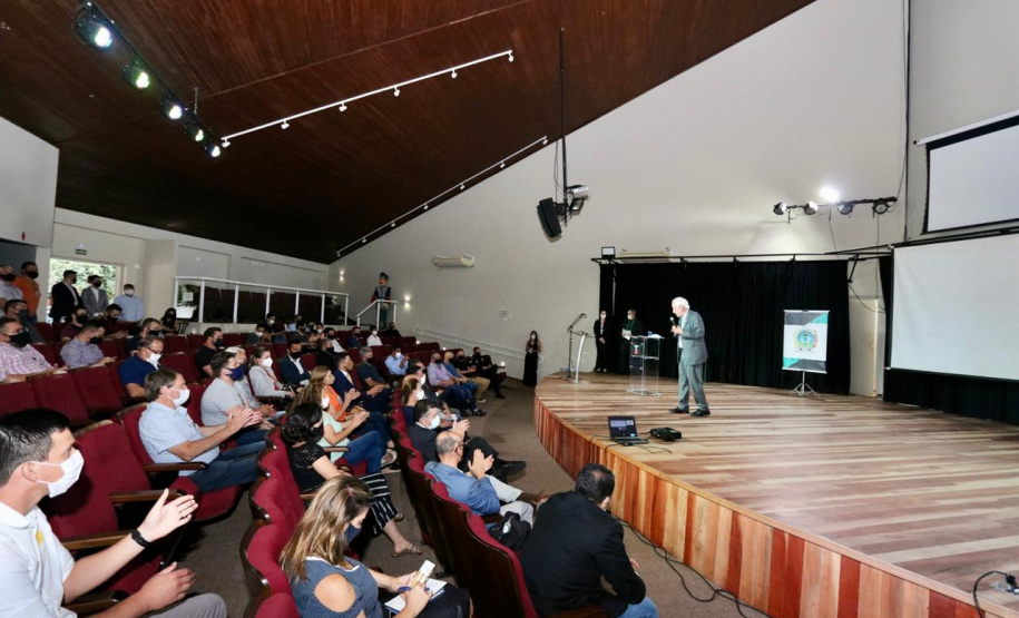 O município de São José dos Pinhais será mais uma cidade-polo da agência do Governo do Estado de promoção e prospecção de novos negócios e investimentos. Termo de cooperação entre a Invest Paraná e o município foi assinado nesta quarta-feira (24).