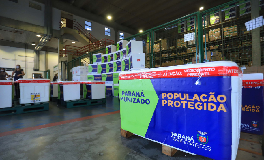 Distribuição das novas doses de vacinas contra a Covid-19 para as 22 Regionais de Saúde.  -  Curitiba, 25/02/2021  -  Foto: José Fernando Ogura/AEN