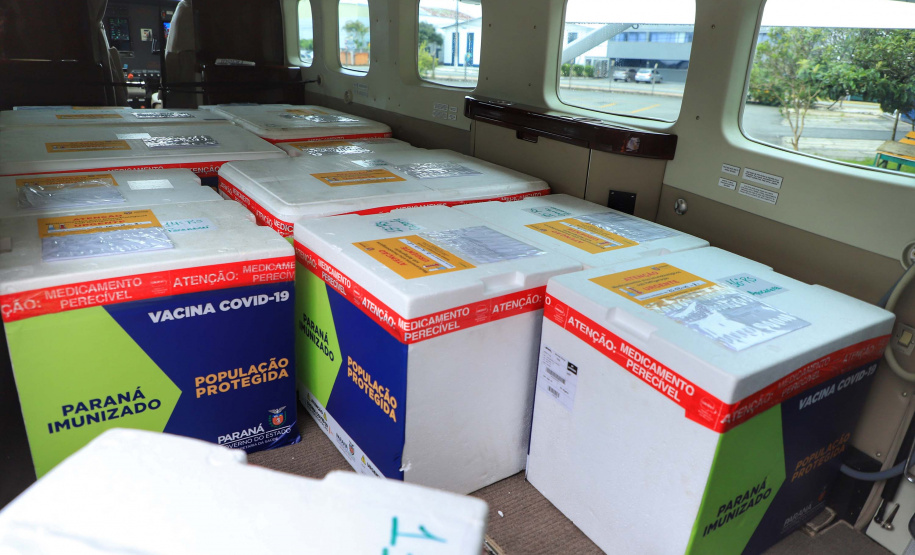 Distribuição das novas doses de vacinas contra a Covid-19 para as 22 Regionais de Saúde.  -  Curitiba, 25/02/2021  -  Foto: José Fernando Ogura/AEN
