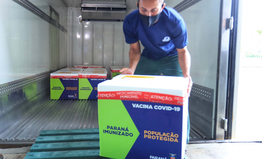 Distribuição das novas doses de vacinas contra a Covid-19 para as 22 Regionais de Saúde.  -  Curitiba, 25/02/2021  -  Foto: José Fernando Ogura/AEN
