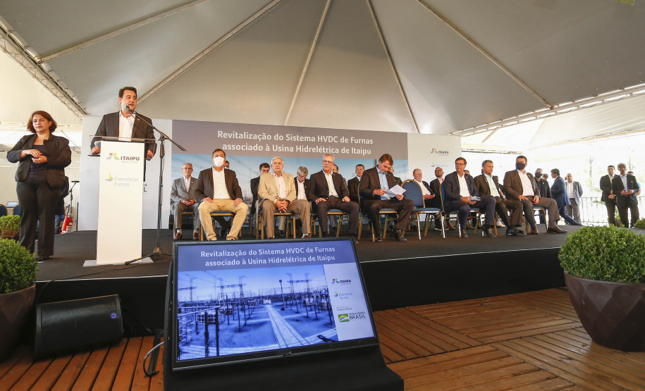 Governador Carlos Massa Ratinho Junior e presidente Jair Bolsonaro participam do evento de lançamento da revitalização do sistema elétrico de alta tensão de Furnas.   -  Foz do Iguaçu, 25/02/2021  - Foto: Jonathan Campos/AEN