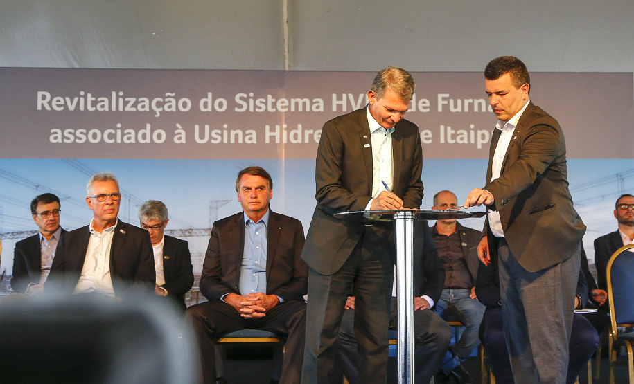 Governador Carlos Massa Ratinho Junior e presidente Jair Bolsonaro participam do evento de lançamento da revitalização do sistema elétrico de alta tensão de Furnas.   -  Foz do Iguaçu, 25/02/2021  - Foto: Jonathan Campos/AEN
