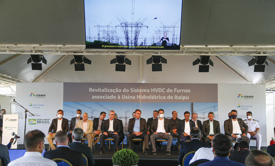 Governador Carlos Massa Ratinho Junior e presidente Jair Bolsonaro participam do evento de lançamento da revitalização do sistema elétrico de alta tensão de Furnas.   -  Foz do Iguaçu, 25/02/2021  - Foto: Jonathan Campos/AEN