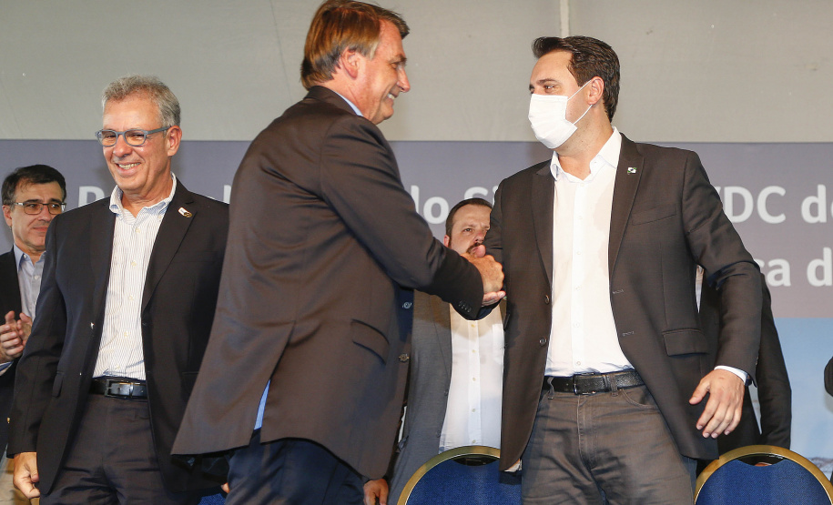 Governador Carlos Massa Ratinho Junior e presidente Jair Bolsonaro participam do evento de lançamento da revitalização do sistema elétrico de alta tensão de Furnas.   -  Foz do Iguaçu, 25/02/2021  - Foto: Jonathan Campos/AEN
