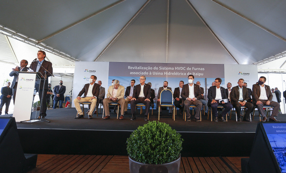 Governador Carlos Massa Ratinho Junior e presidente Jair Bolsonaro participam do evento de lançamento da revitalização do sistema elétrico de alta tensão de Furnas.   -  Foz do Iguaçu, 25/02/2021  - Foto: Jonathan Campos/AEN
