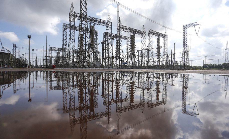 Governador Carlos Massa Ratinho Junior e presidente Jair Bolsonaro participam do evento de lançamento da revitalização do sistema elétrico de alta tensão de Furnas.   -  Foz do Iguaçu, 25/02/2021  - Foto: Jonathan Campos/AEN