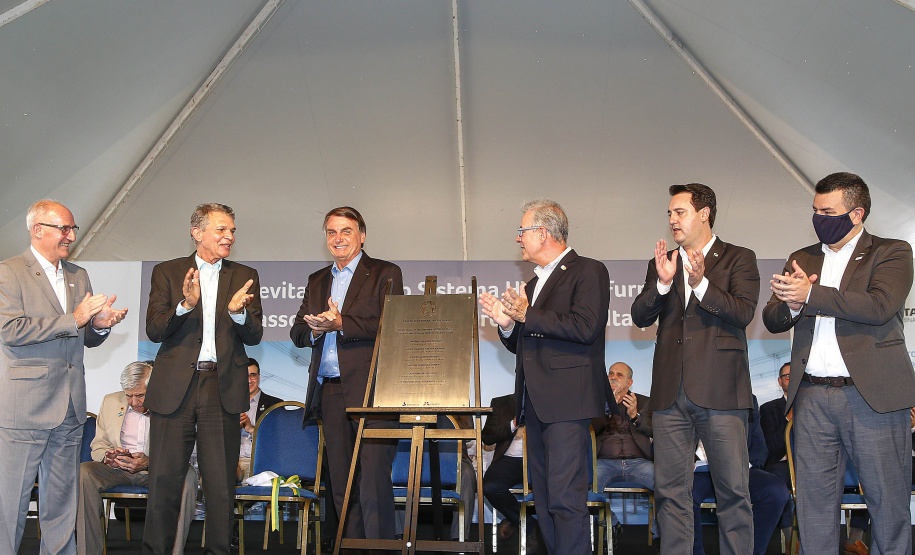 Governador Carlos Massa Ratinho Junior e presidente Jair Bolsonaro participam do evento de lançamento da revitalização do sistema elétrico de alta tensão de Furnas.   -  Foz do Iguaçu, 25/02/2021  - Foto: Jonathan Campos/AEN