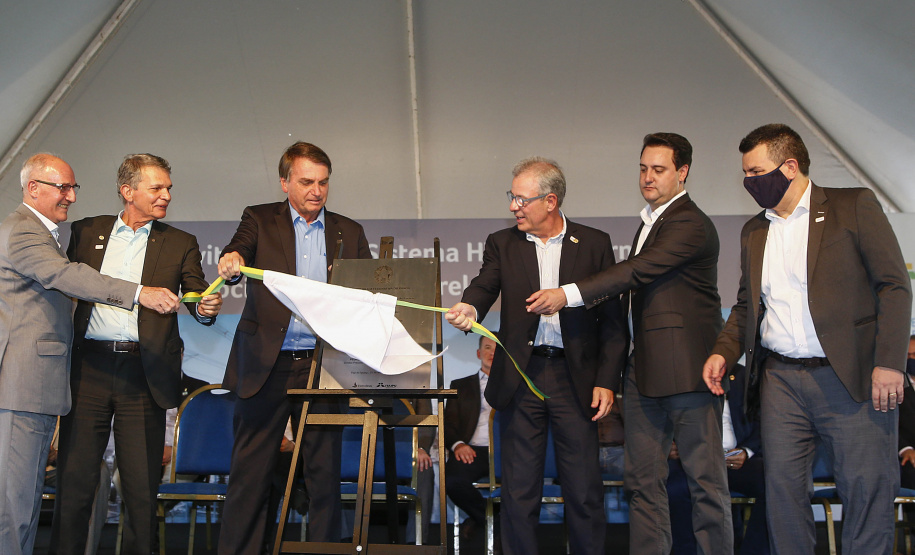 Governador Carlos Massa Ratinho Junior e presidente Jair Bolsonaro participam do evento de lançamento da revitalização do sistema elétrico de alta tensão de Furnas.   -  Foz do Iguaçu, 25/02/2021  - Foto: Jonathan Campos/AEN
