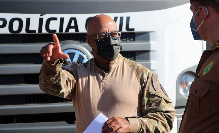 Policiais militares que trabalham na Companhia de Comandos e Serviços (CCS) e nas Diretorias da PM estão passando por instruções de tiros no caminhão de simulador de tiros da Polícia Civil do Paraná.  -  Curitiba, 25/02/2021  -  Foto: Soldado Amanda Morais