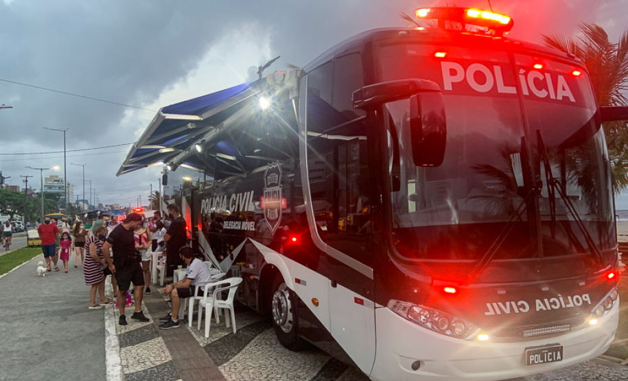 A Delegacia Móvel da Polícia Civil do Paraná (PCPR) atenderá a população, de sexta-feira (26) a domingo (28), na praia de Caiobá, em Matinhos, na Avenida Atlântica, em frente ao número 1900.  _  Foto: Divulgação PCPR