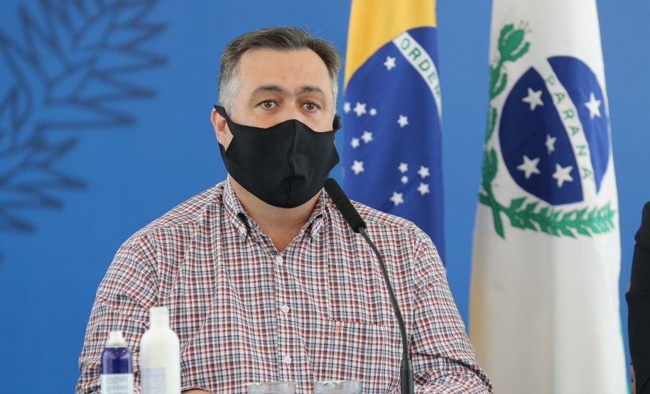 Coletiva Covid O governador Carlos Massa Ratinho Junior apresenta nesta sexta-feira (26), no Palácio Iguaçu, um panorama do cenário da pandemia no Estado e anuncia novas medidas de enfrentamento ao coronavírus, acompanhado do secretário da Saúde, Beto Preto e do chefe da Casa Civil, Guto Silva. Curitiba, 26/02/2021. Foto: Geraldo Bubniak/AEN