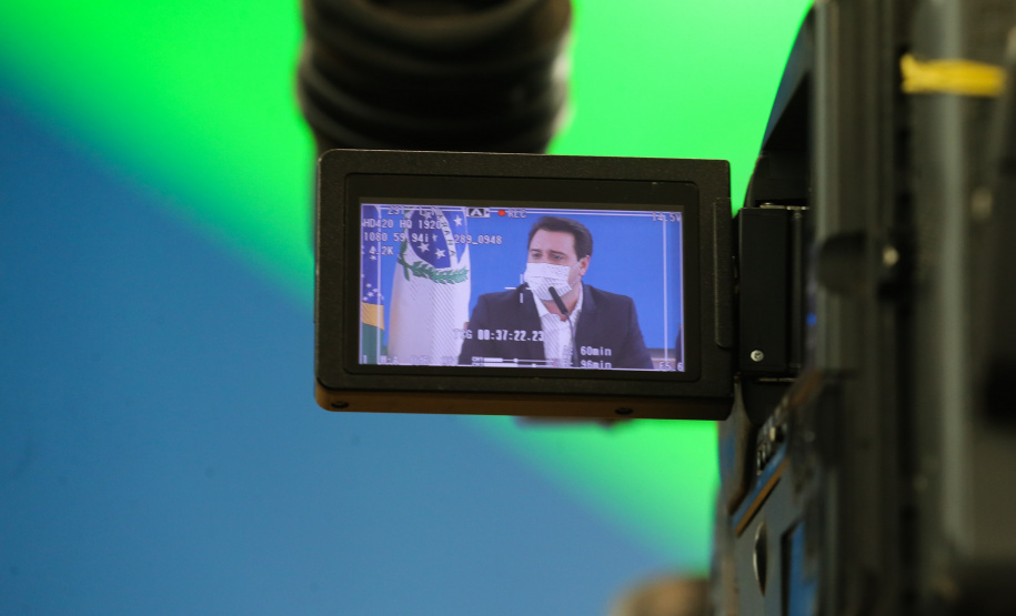 Coletiva Covid O governador Carlos Massa Ratinho Junior apresenta nesta sexta-feira (26), no Palácio Iguaçu, um panorama do cenário da pandemia no Estado e anuncia novas medidas de enfrentamento ao coronavírus, acompanhado do secretário da Saúde, Beto Preto e do chefe da Casa Civil, Guto Silva. Curitiba, 26/02/2021. Foto: Geraldo Bubniak/AEN