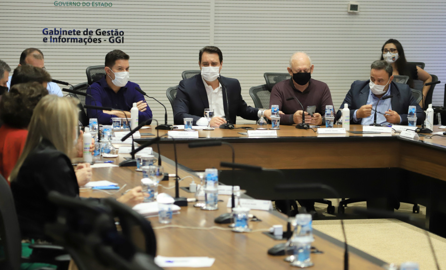 Governador Carlos Massa Ratinho Junior durante reunião virtual com deputados sobre o cenário da pandemia da Covid-19 e as novas medidas restritivas a serem adotadas pelo Estado. - Curitiba, 26/02/2021 - Foto: José Fernando Ogura/AEN