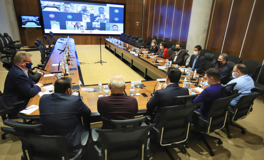 Governador Carlos Massa Ratinho Junior durante reunião virtual com deputados sobre o cenário da pandemia da Covid-19 e as novas medidas restritivas a serem adotadas pelo Estado. - Curitiba, 26/02/2021 - Foto: José Fernando Ogura/AEN