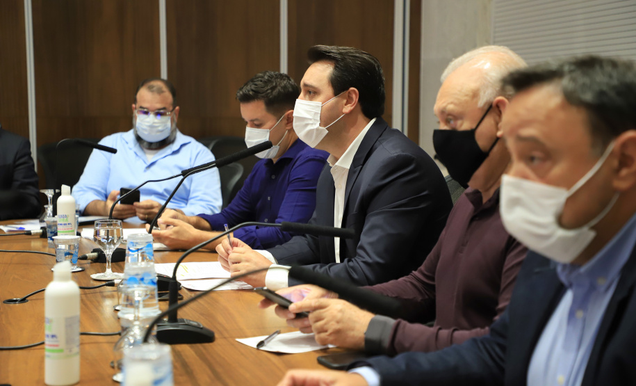 Governador Carlos Massa Ratinho Junior durante reunião virtual com deputados sobre o cenário da pandemia da Covid-19 e as novas medidas restritivas a serem adotadas pelo Estado. - Curitiba, 26/02/2021 - Foto: José Fernando Ogura/AEN