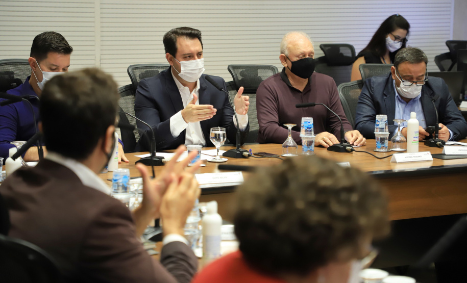 Governador Carlos Massa Ratinho Junior durante reunião virtual com deputados sobre o cenário da pandemia da Covid-19 e as novas medidas restritivas a serem adotadas pelo Estado. - Curitiba, 26/02/2021 - Foto: José Fernando Ogura/AEN