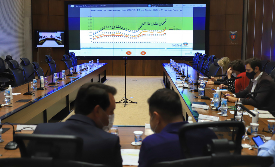 Governador Carlos Massa Ratinho Junior durante reunião virtual com deputados sobre o cenário da pandemia da Covid-19 e as novas medidas restritivas a serem adotadas pelo Estado. - Curitiba, 26/02/2021 - Foto: José Fernando Ogura/AEN