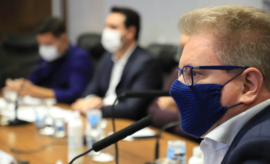 Governador Carlos Massa Ratinho Junior durante reunião virtual com deputados sobre o cenário da pandemia da Covid-19 e as novas medidas restritivas a serem adotadas pelo Estado. - Curitiba, 26/02/2021 - Foto: José Fernando Ogura/AEN