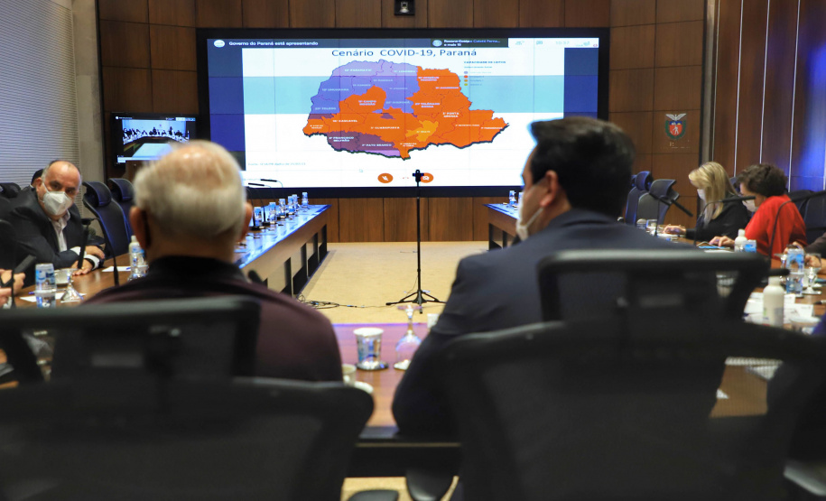 Governador Carlos Massa Ratinho Junior durante reunião virtual com deputados sobre o cenário da pandemia da Covid-19 e as novas medidas restritivas a serem adotadas pelo Estado. - Curitiba, 26/02/2021 - Foto: José Fernando Ogura/AEN
