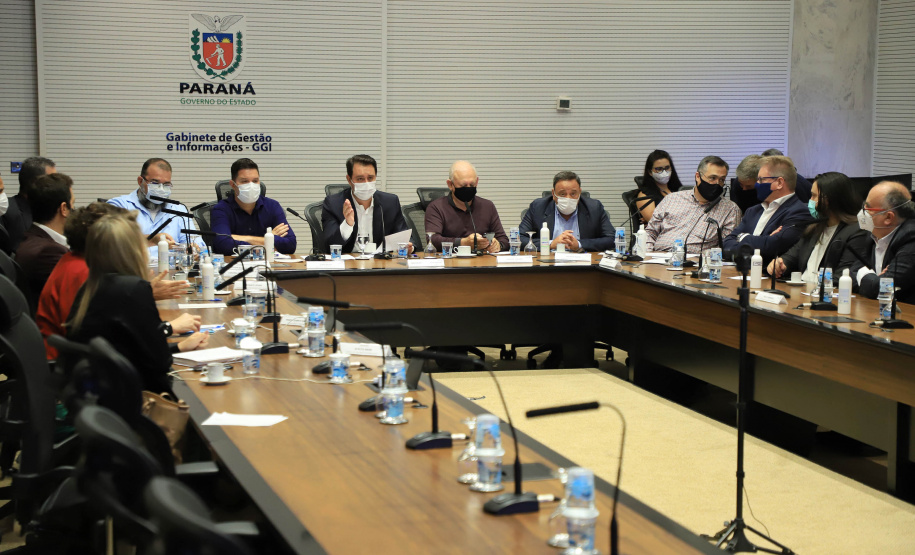 Governador Carlos Massa Ratinho Junior durante reunião virtual com deputados sobre o cenário da pandemia da Covid-19 e as novas medidas restritivas a serem adotadas pelo Estado. - Curitiba, 26/02/2021 - Foto: José Fernando Ogura/AEN