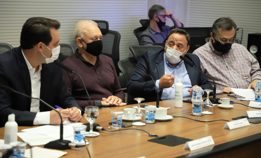 Governador Carlos Massa Ratinho Junior durante reunião virtual com deputados sobre o cenário da pandemia da Covid-19 e as novas medidas restritivas a serem adotadas pelo Estado. - Curitiba, 26/02/2021 - Foto: José Fernando Ogura/AEN