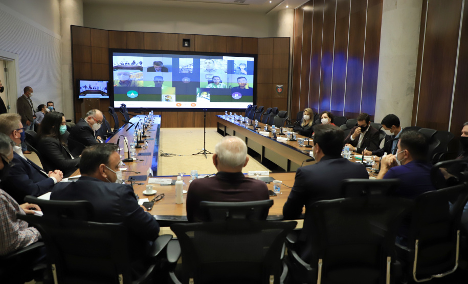 Governador Carlos Massa Ratinho Junior durante reunião virtual com deputados sobre o cenário da pandemia da Covid-19 e as novas medidas restritivas a serem adotadas pelo Estado. - Curitiba, 26/02/2021 - Foto: José Fernando Ogura/AEN