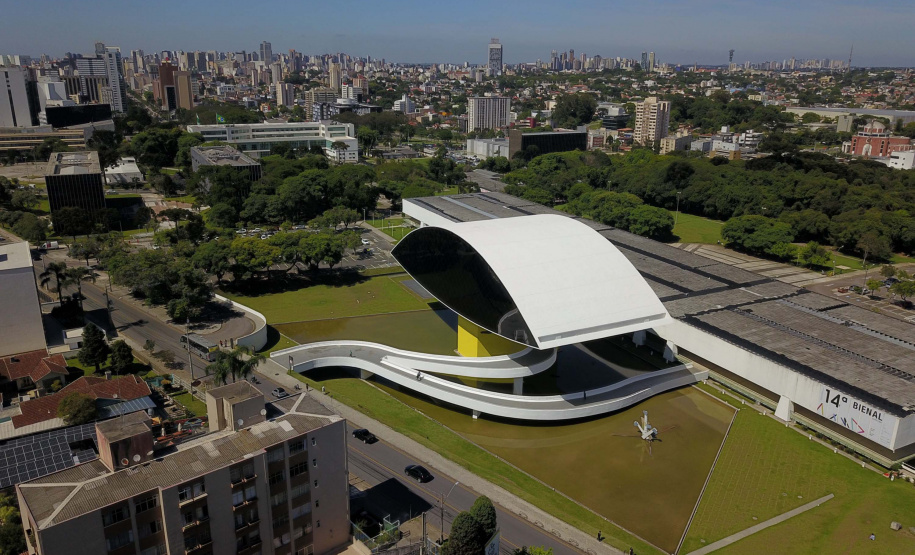 Museu Oscar Niemeyer (MON) fecha temporariamente ao público a partir de sábado, dia 27/2. O Decreto tem validade até 8/3, podendo ser prorrogado.