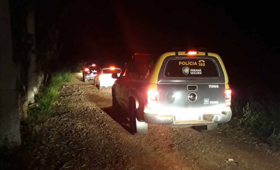 As forças policiais do Paraná fiscalizaram 1.333 estabelecimentos comerciais e realizaram 553 ações de dispersão de aglomeração entre a meia-noite de sábado (27) e as 7 horas desta segunda-feira (1º). Foram 138 prisões e 47 adolescentes apreendidos no primeiro final de semana de reforço na fiscalização das medidas de proteção contra a Covid-19. - Curitiba, 01/03/2021 - Foto: Divulgação SESP-PR