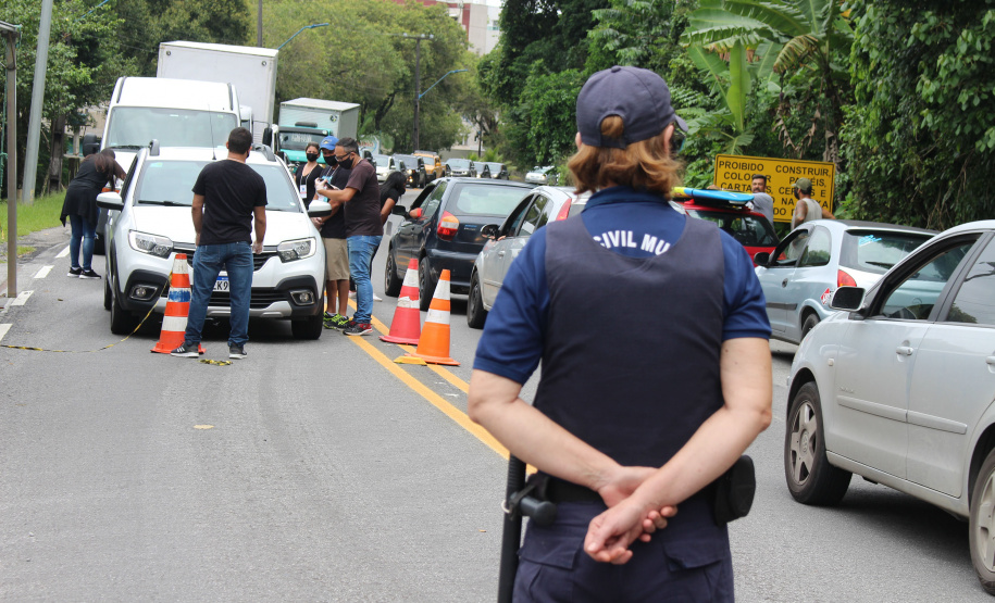 As forças policiais do Paraná fiscalizaram 1.333 estabelecimentos comerciais e realizaram 553 ações de dispersão de aglomeração entre a meia-noite de sábado (27) e as 7 horas desta segunda-feira (1º). Foram 138 prisões e 47 adolescentes apreendidos no primeiro final de semana de reforço na fiscalização das medidas de proteção contra a Covid-19. -  Curitiba, 01/03/2021  -  Foto: Divulgação SESP-PR