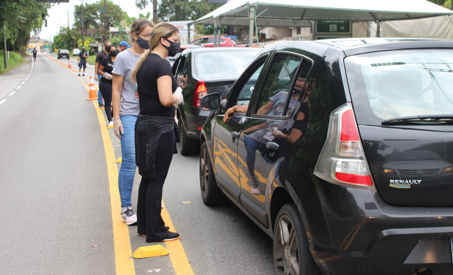 As forças policiais do Paraná fiscalizaram 1.333 estabelecimentos comerciais e realizaram 553 ações de dispersão de aglomeração entre a meia-noite de sábado (27) e as 7 horas desta segunda-feira (1º). Foram 138 prisões e 47 adolescentes apreendidos no primeiro final de semana de reforço na fiscalização das medidas de proteção contra a Covid-19. -  Curitiba, 01/03/2021  -  Foto: Divulgação SESP-PR