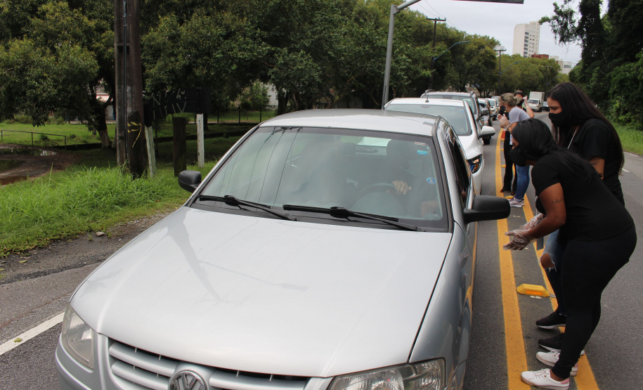 As forças policiais do Paraná fiscalizaram 1.333 estabelecimentos comerciais e realizaram 553 ações de dispersão de aglomeração entre a meia-noite de sábado (27) e as 7 horas desta segunda-feira (1º). Foram 138 prisões e 47 adolescentes apreendidos no primeiro final de semana de reforço na fiscalização das medidas de proteção contra a Covid-19. -  Curitiba, 01/03/2021  -  Foto: Divulgação SESP-PR