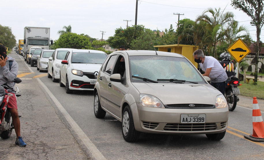 As forças policiais do Paraná fiscalizaram 1.333 estabelecimentos comerciais e realizaram 553 ações de dispersão de aglomeração entre a meia-noite de sábado (27) e as 7 horas desta segunda-feira (1º). Foram 138 prisões e 47 adolescentes apreendidos no primeiro final de semana de reforço na fiscalização das medidas de proteção contra a Covid-19. -  Curitiba, 01/03/2021  -  Foto: Divulgação SESP-PR