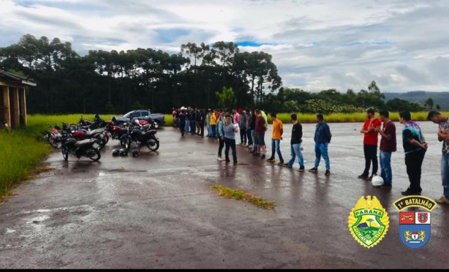 As forças policiais do Paraná fiscalizaram 1.333 estabelecimentos comerciais e realizaram 553 ações de dispersão de aglomeração entre a meia-noite de sábado (27) e as 7 horas desta segunda-feira (1º). Foram 138 prisões e 47 adolescentes apreendidos no primeiro final de semana de reforço na fiscalização das medidas de proteção contra a Covid-19. - Curitiba, 01/03/2021 - Foto: Divulgação SESP-PR