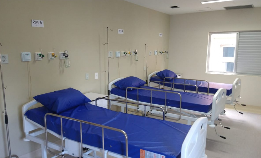 O Governo do Estado ativou mais 55 leitos de UTI e 93 de enfermaria desde sexta-feira (26). Destes, 31 UTIs e 36 enfermarias foram disponibilizadas no Hospital Angelina Caron, em Campina Grande do Sul, que entraram em operação nesta segunda-feira (01). O Paraná prevê ainda a ampliação de mais 54 UTIs e 43 enfermarias nos próximos dias.- Curitiba, 01/03/2021 - Foto: Rodrigo Félix Leal/Arquivo AEN