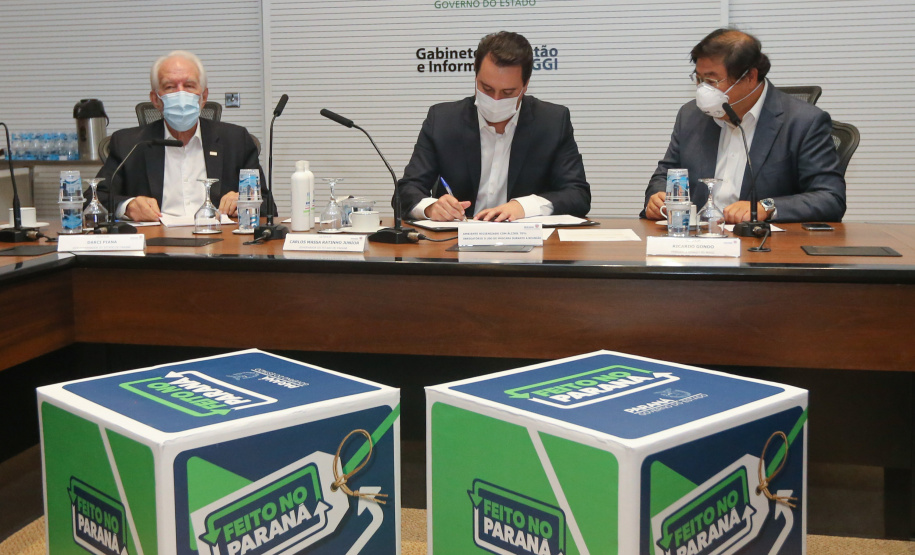 O governador Carlos Massa Ratinho Junior recebe  nesta segunda-feira (01), o presidente da Renault no Brasil, Ricardo Gondo, no Palácio Iguaçu. Foto: Geraldo Bubniak/AEN