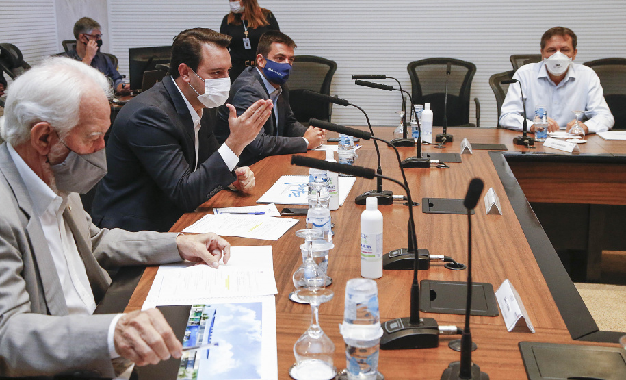 Governador Carlos Massa Ratinho Junior  durante apresentação do Perojeto Aqua Foz  -  Curitiba, 02/03/2021  -  Foto: Jonathan Campos/AEN