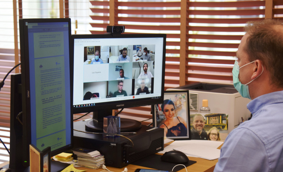 A Secretaria de Estado da Saúde (Sesa) realizou uma reunião nesta quarta-feira (3) com fornecedores de oxigênio para reafirmar o compromisso no abastecimento no Estado. No Paraná não houve nenhuma desabastecimento de oxigênio. Na foto, o diretor geral da Sesa, Nestor Werner Júnior  -  Curitiba, 03/02/2021  -  Foto: Américo Antonio/SESA